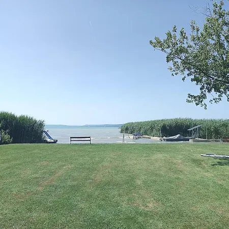 Waterfront Apartman *