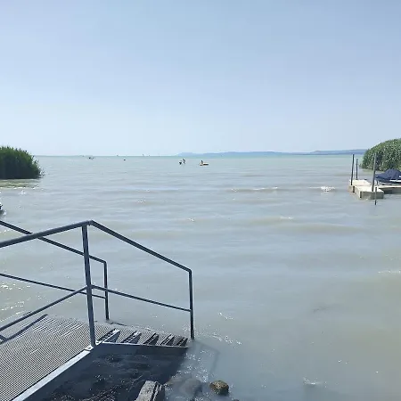 Waterfront Apartman